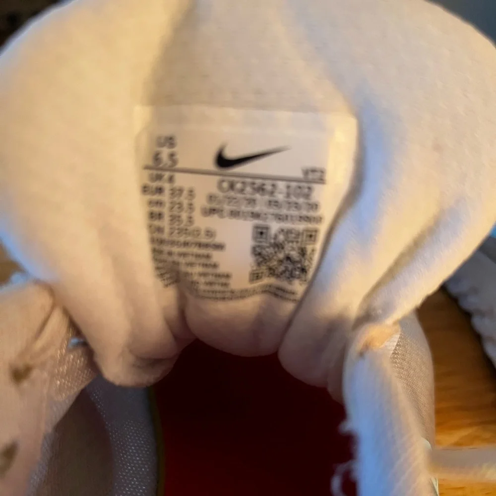 Nike Legend React Women’s Athletic Shoes - Picture 7 of 7
